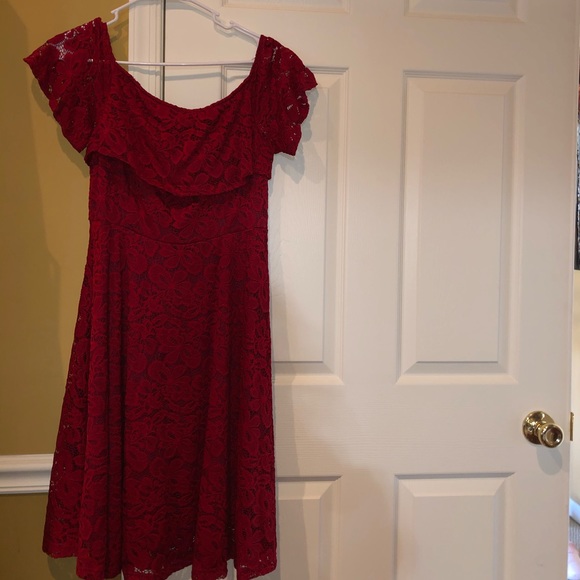 NEW DKBAYA RED FLORAL LACE OFF SHOULDER DRESS NWT - Picture 4 of 6